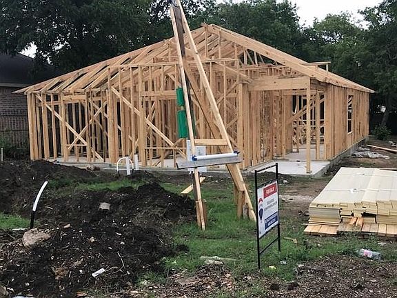 4th image of 1442 Waweenoc Ave