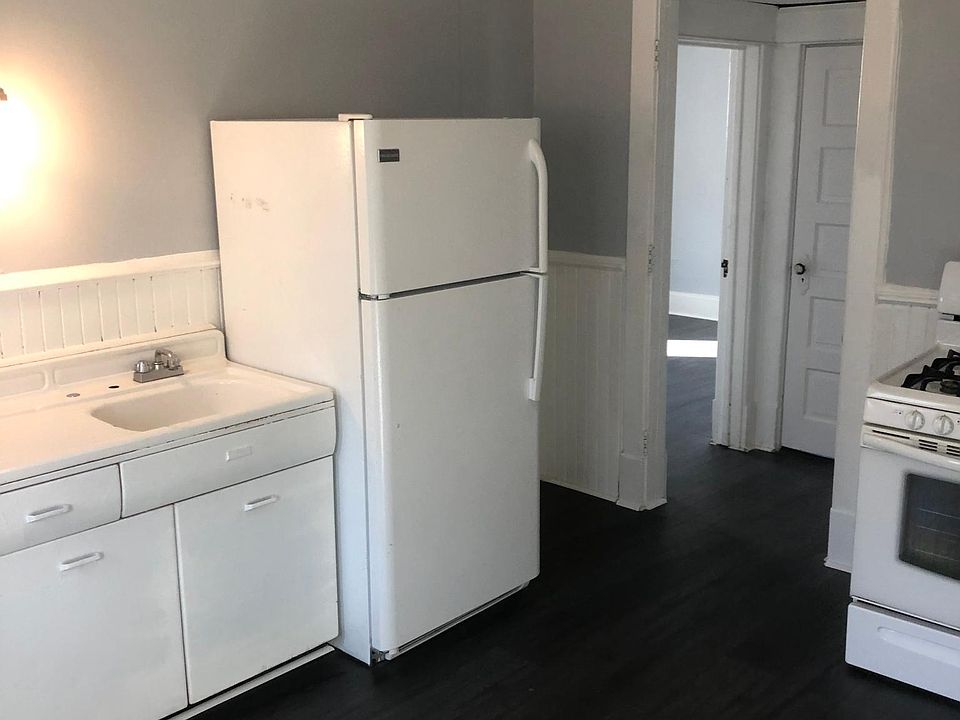 1st image of 951 W 11th St #1B