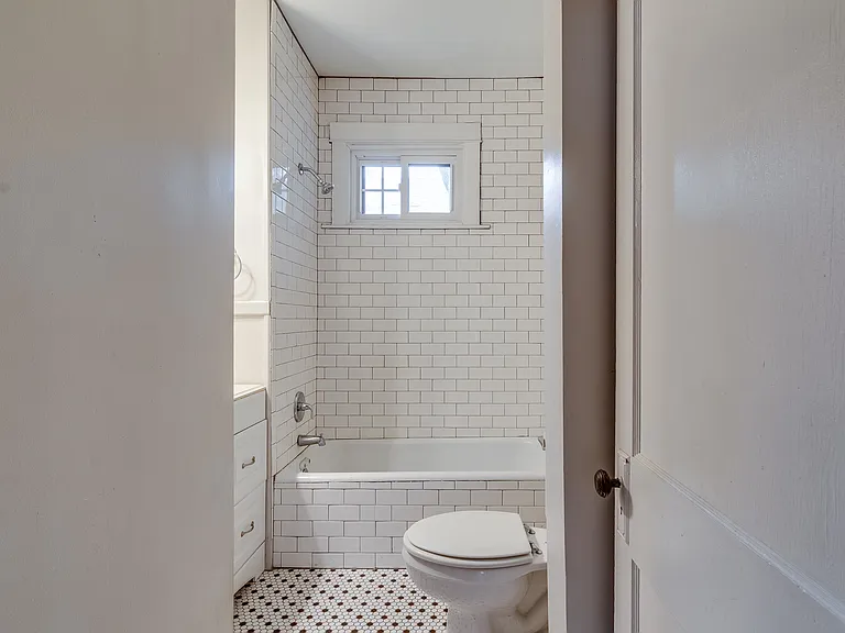 2293 Jackson Ave — Photo 19