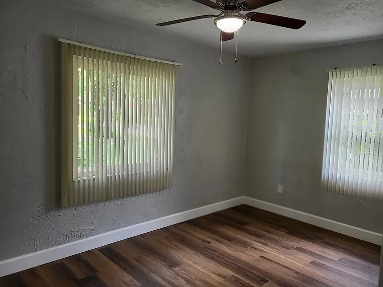 10215 Cliff Cir — Photo 5
