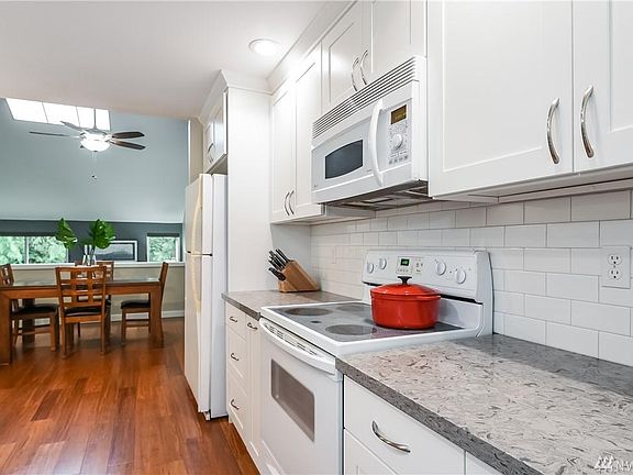 4th image of 2523 174th Ave NE