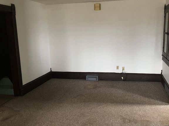 3rd image of 1258 Hayes Ave