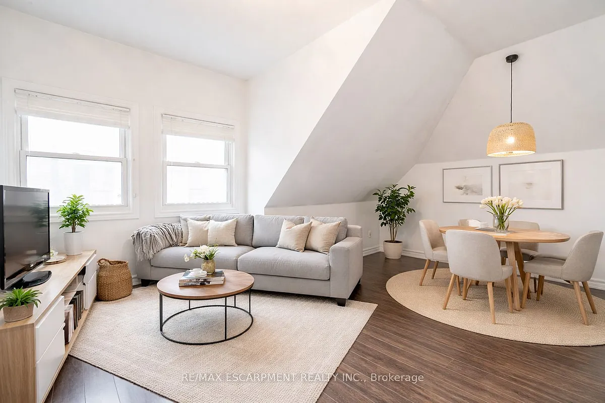 Building Photo - 80 Saint Clair Ave #3