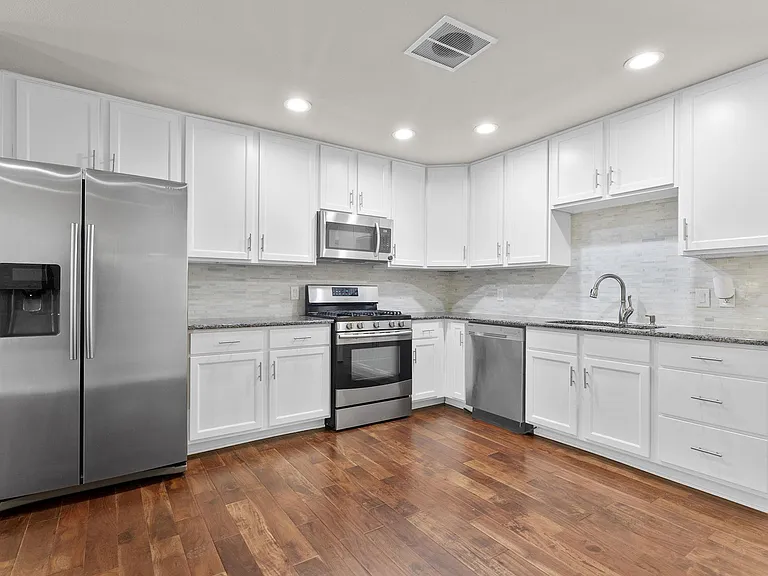 501 Arbor Ln — Photo 16