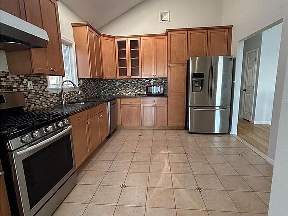 3rd image of 150-119 Powells Cove Blvd #2
