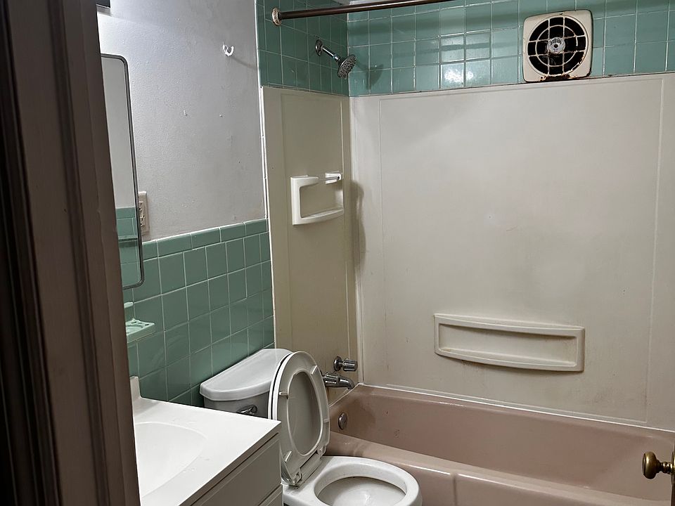 2nd image of 234 State Route 32 S APT 5
