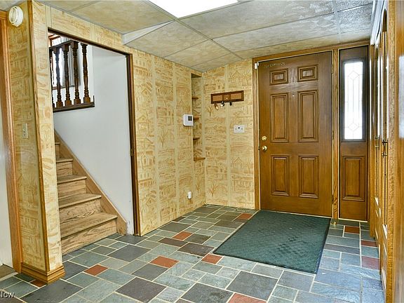 4th image of 3825 Woodside Dr NW