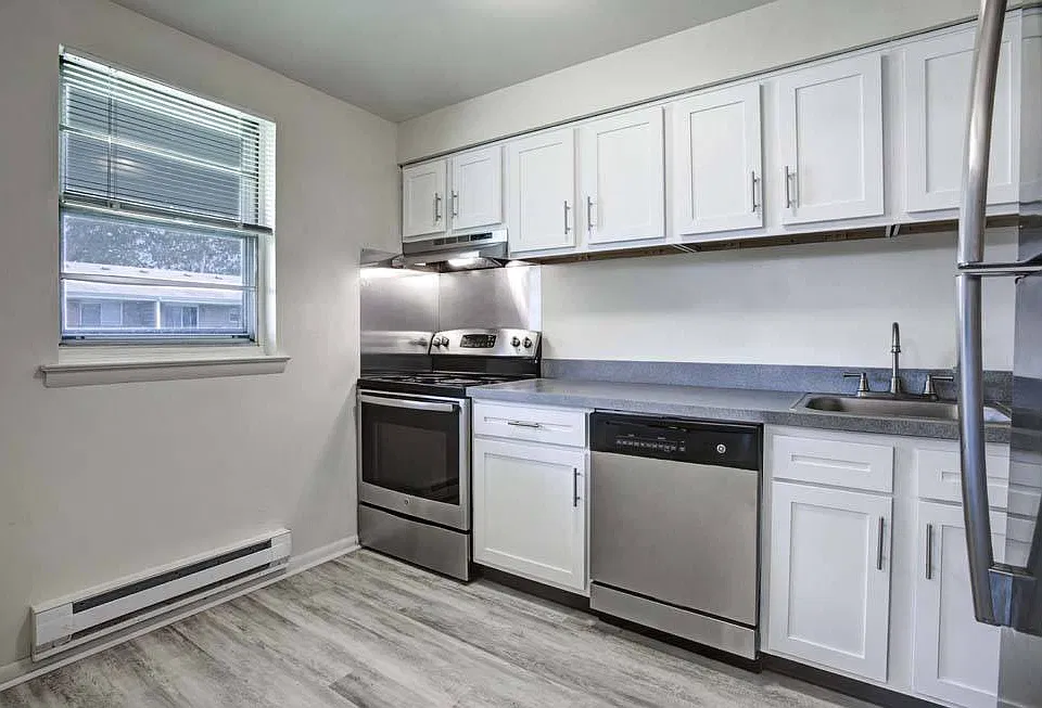Silver Lake Manor Apartments