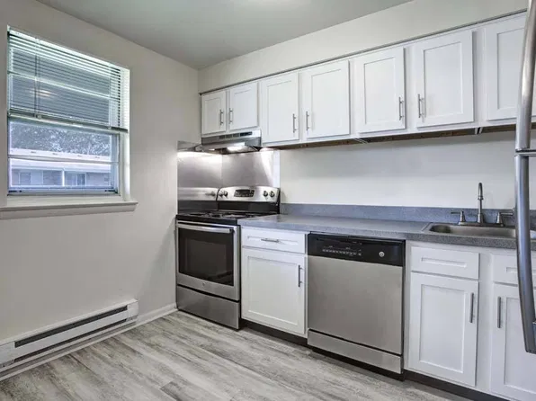 Silver Lake Manor Apartments