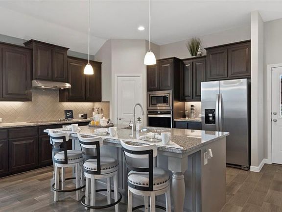 Photos shown here may not depict the specified home & features included are for illustration purposes only