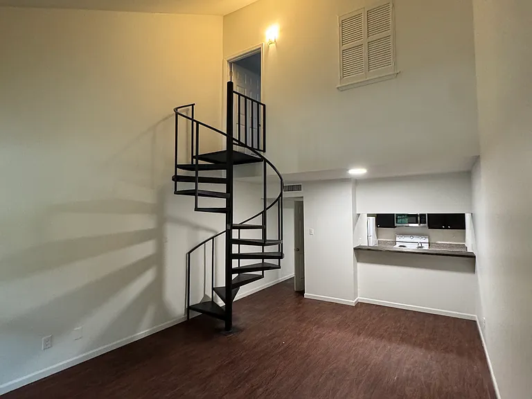 300 Lozes Ave #903 — Photo 1