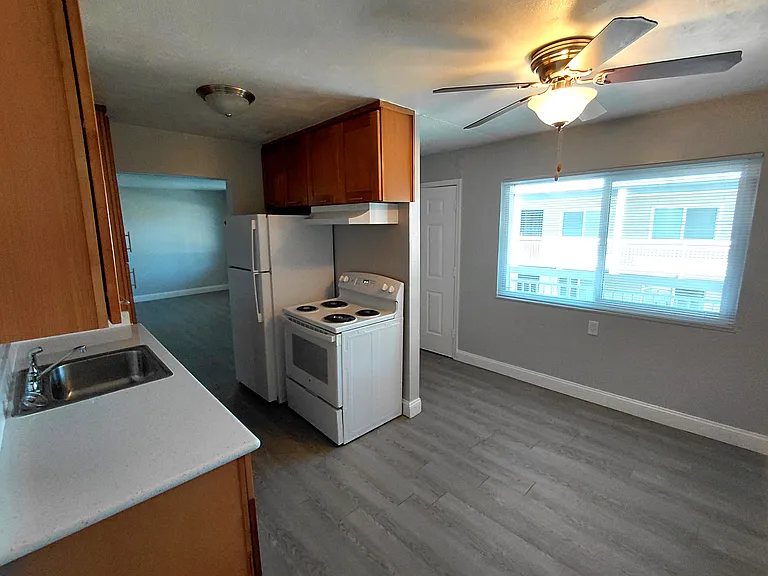 Villa Grove Apartments — Photo 22