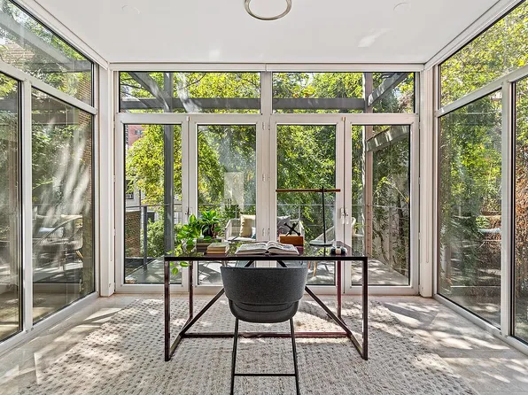 240 E 61st St #Townhouse, New York, NY 10065
