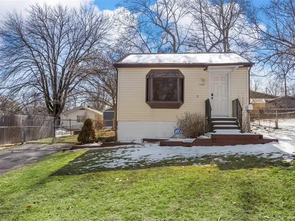 11004 Ivan Ave, Saint Ann, MO 63074