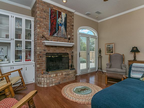 3rd image of 3460 Gladstone Ln