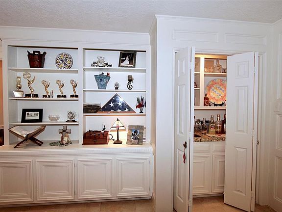 5th image of 2907 Woodland Ridge Dr