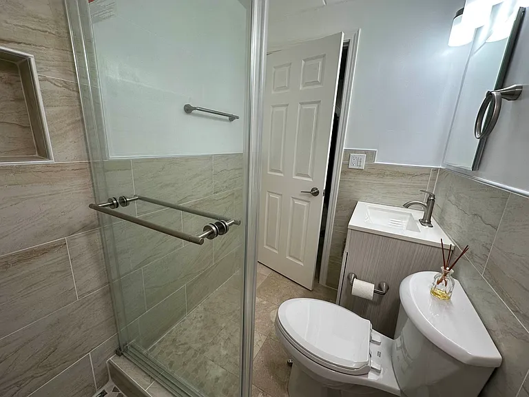 5231 N East River Rd #1M — Photo 8