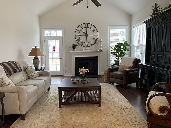 5th image of 732 Friendship Hill Dr