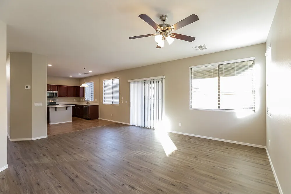 4 bed, 2.5 bath, 2176 sqft, $2,470 — Photo 4