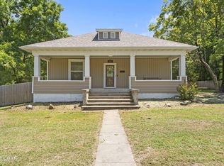 526 S McCanse St, Mount Vernon, MO 65712