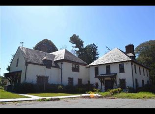203 Store Hill Rd #2, Old Westbury, NY 11568