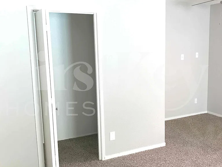 1810 Renada Cir — Photo 31