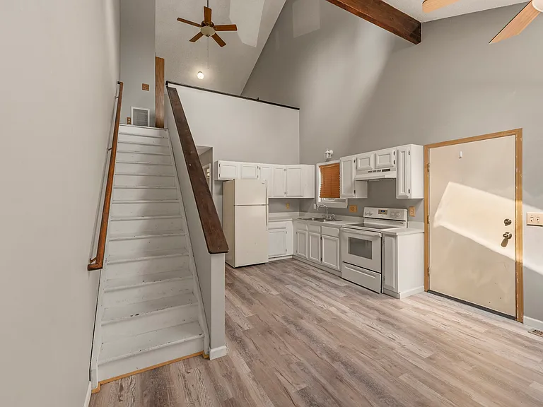 291 E Lake Ave — Photo 5
