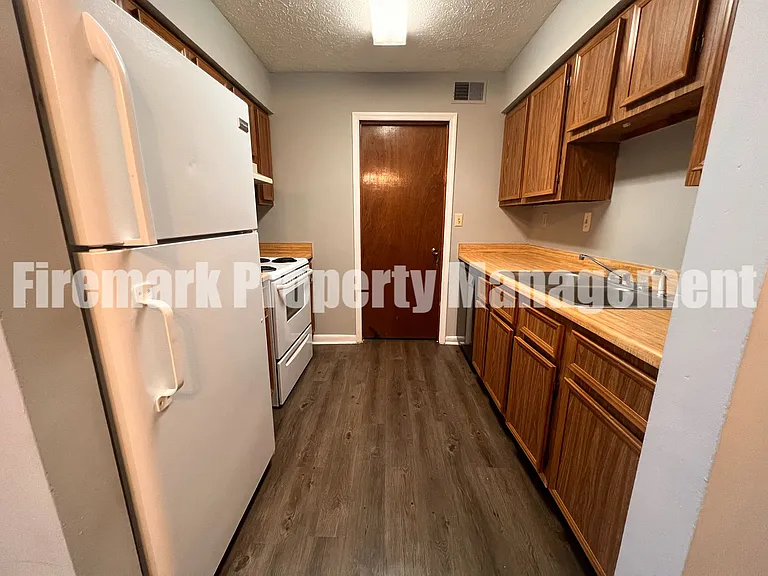 Pecan Manor Apartments — Photo 8