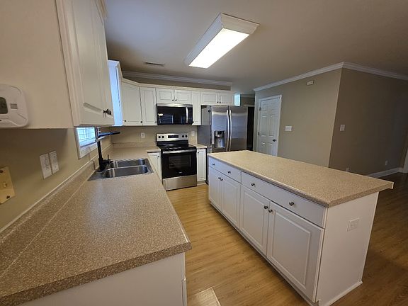 5th image of 203 Brighton Village Ln