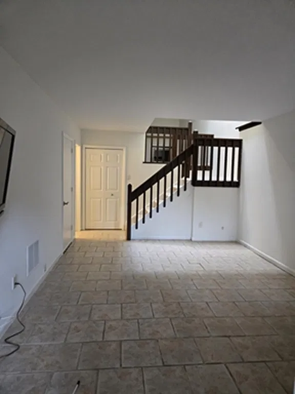 2 bed, 1.5 bath, 2575 sqft, $2,150 — Photo 3