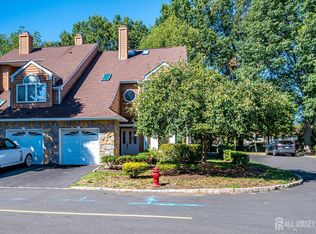 118 Coppertree Ct, Edison, NJ 08820