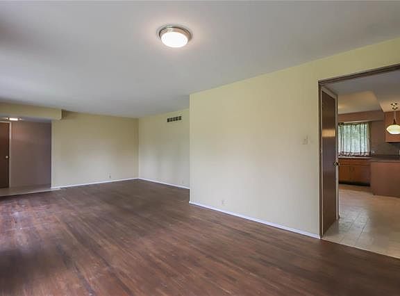 5th image of 11708 Roundhill Dr
