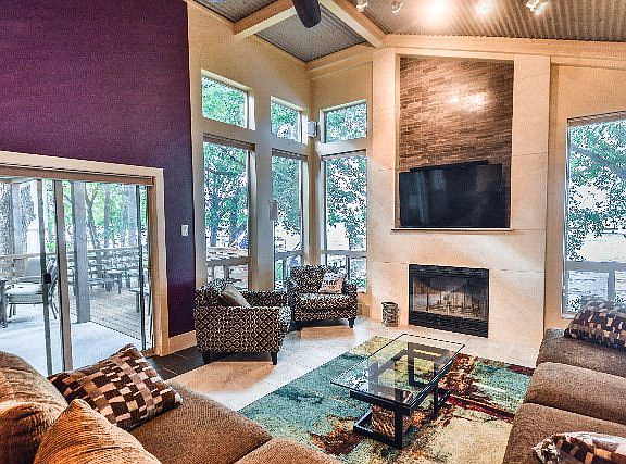 3rd image of 110 Shoreline Cir