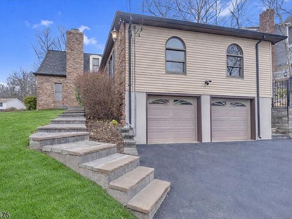 3rd image of 40 Alvin Rd