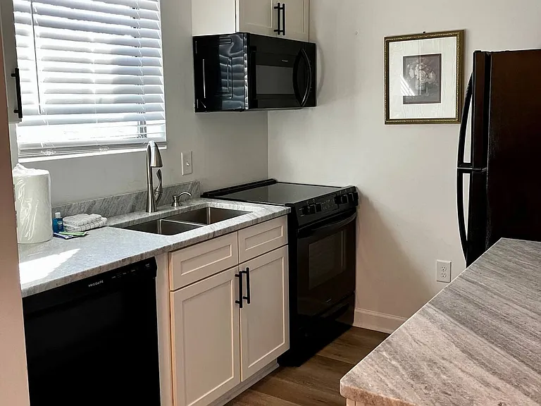 1147 Sea Cliff Dr N #1147 — Photo 3