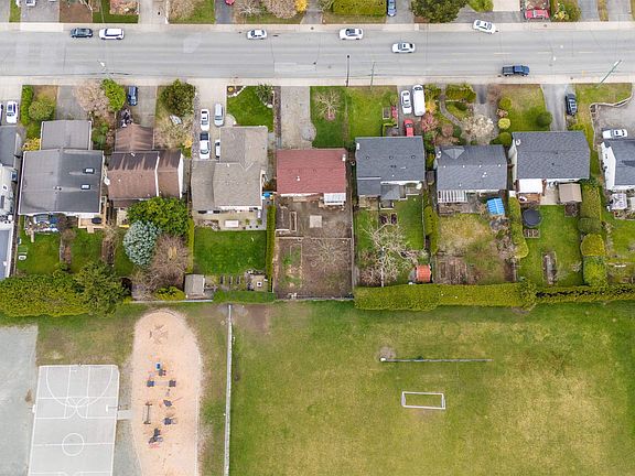 3rd image of 15894 Thrift Ave