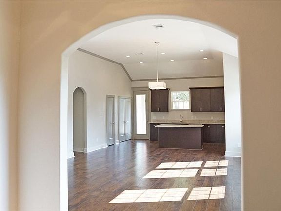 5th image of 710 Annarose Dr