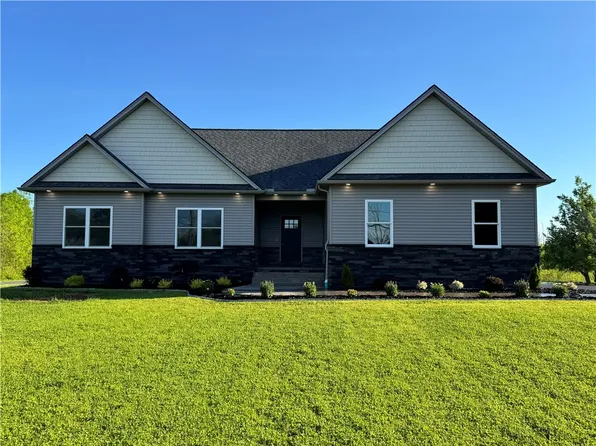66 Parma Center Rd, Hilton, NY 14468