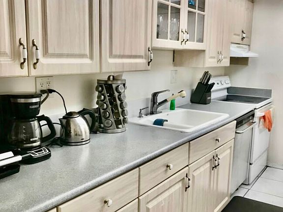2nd image of 18041 Biscayne Blvd APT 1902