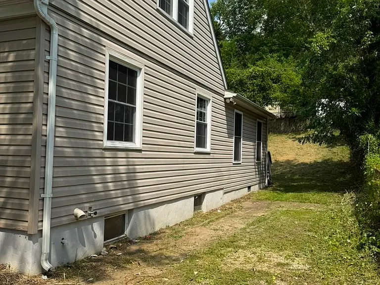 803 Silver Creek Rd — Photo 5