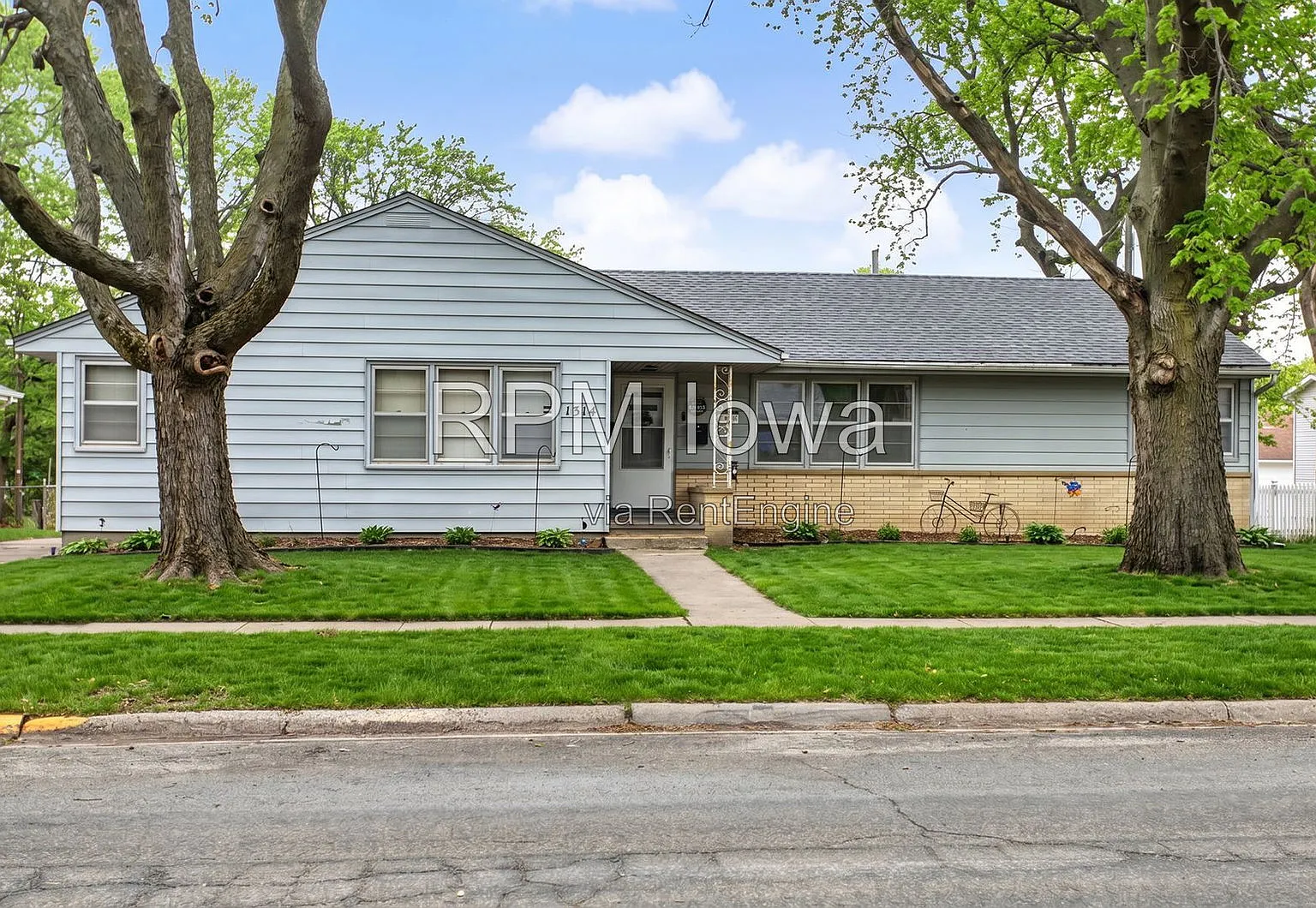 3 bed, 2.0 bath, 816 sqft, $1,545 — Photo 2