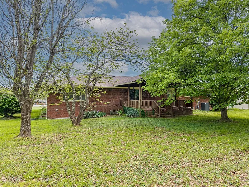 3 bed, 2.5 bath, 2000 sqft, $1,650 — Photo 2