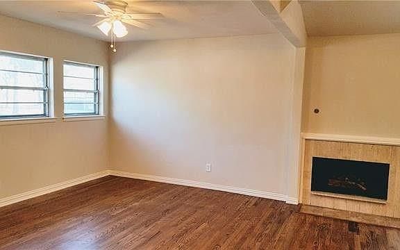 3rd image of 1120 Woodcrest Ln