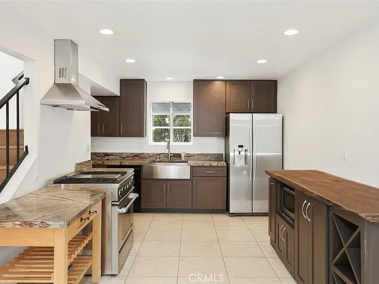 216 W Escalones #A — Photo 3