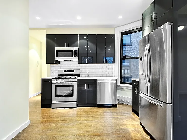 199 Prince St #10 — Photo 3