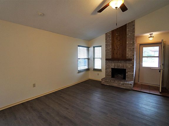 2nd image of 3323 Stoney Briar