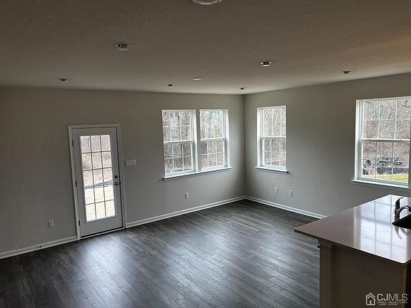 3rd image of 367 Mazzeo Dr