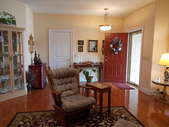 2nd image of 207 Forest Hill Dr