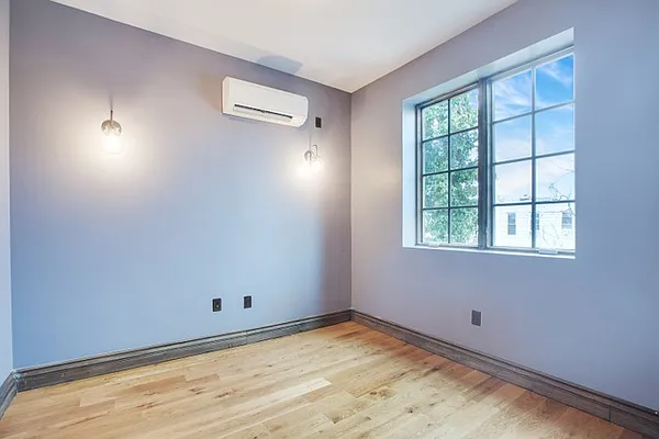 Rented by EXR | media 4