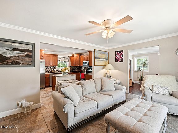 4th image of 502 Voltaire Place